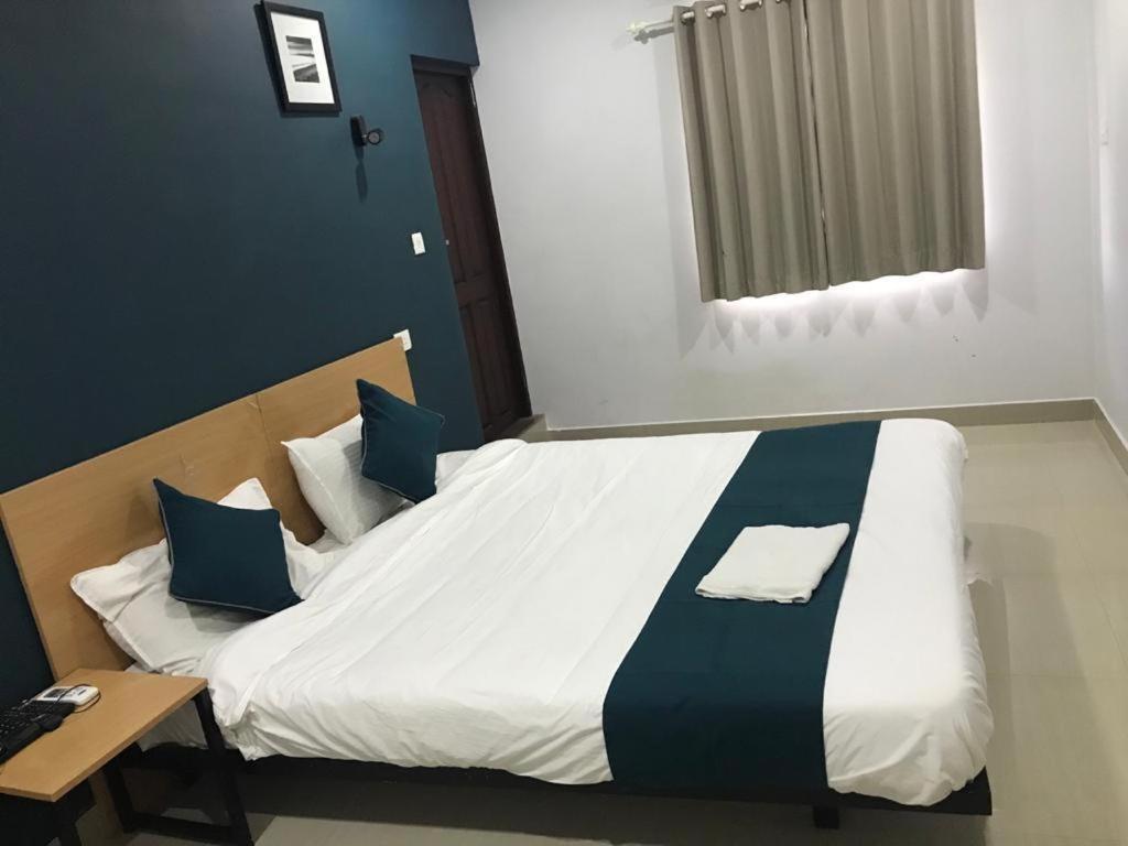Empire Grande Suites Kochi Exterior photo