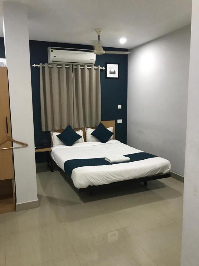 Empire Grande Suites Kochi Exterior photo
