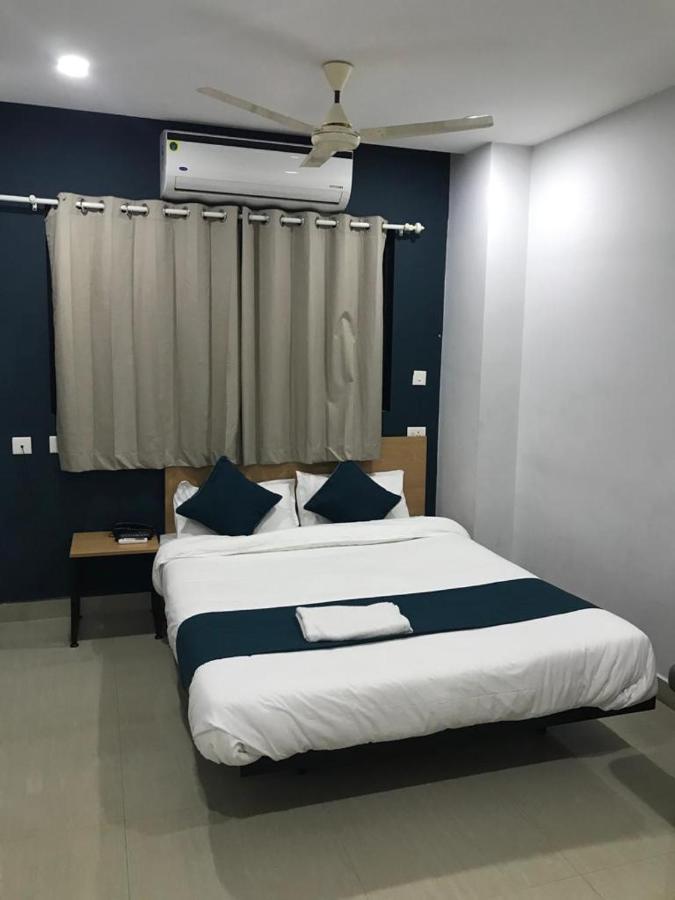Empire Grande Suites Kochi Exterior photo
