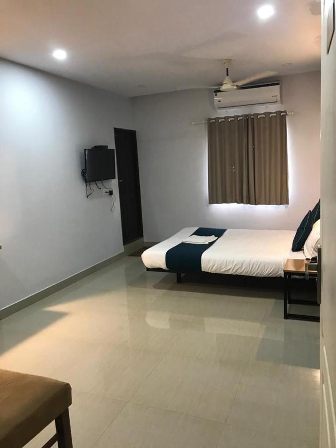 Empire Grande Suites Kochi Exterior photo